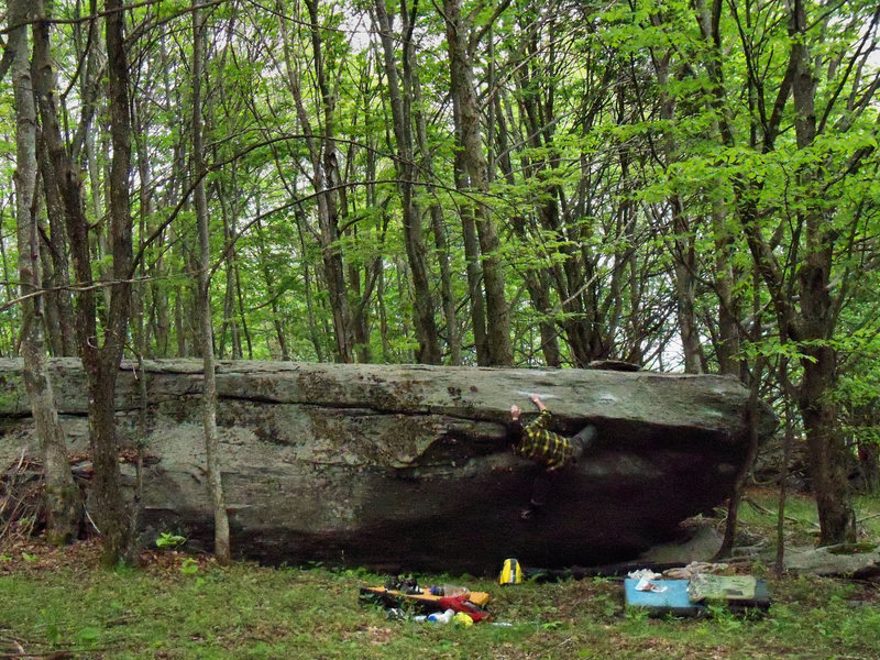 Steve trying to Time Travel (v-2/3) on the Flat Top Boulder, Right Boneyard Area, GHSP