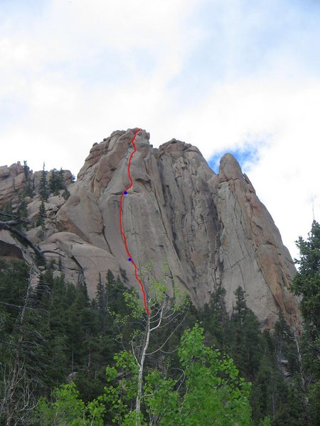 Castle Corner route in red (taking the right crack for P3) with belays in blue. 06-2010.