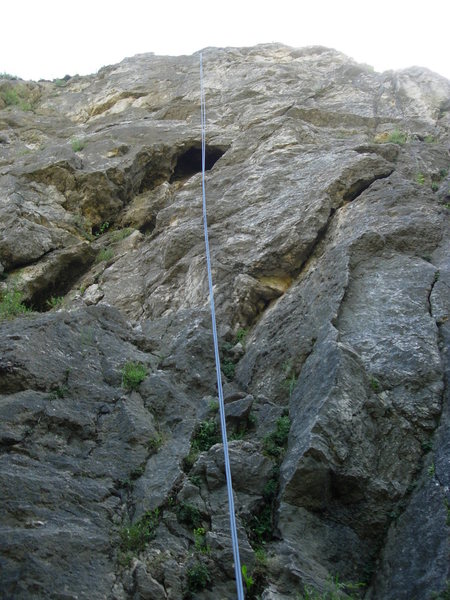 Régi idők at Róka Hegy. The route goes straight up to the big cave, skirts around to the right, then comes back up and finishes straight overhead.
