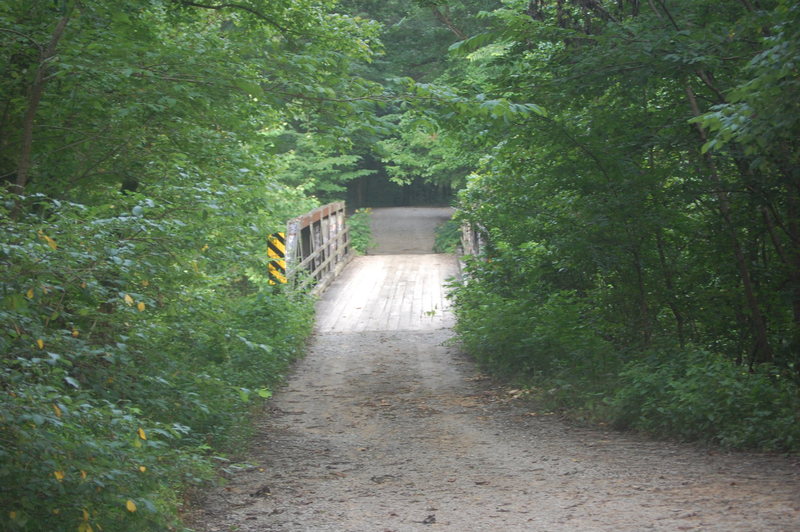 The bridge at the shiprock trailhead that crosses Thompson creek.