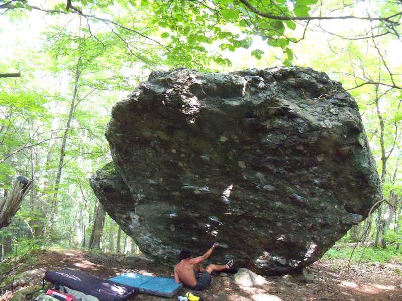 steve pulling onto "Casual-Tees" (v5/6) on the AVP Boulder, AVP area, GHSP