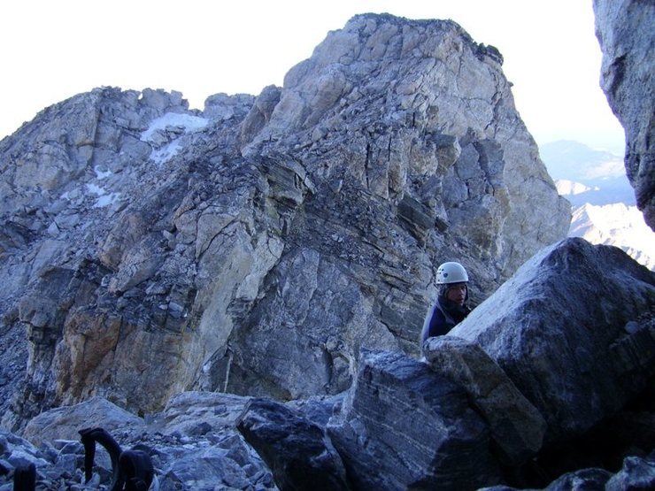 Looking west from ledge system above Upper Saddle. Owen-Spalding is to the right in the photo; follow ledges left in photo to reach Pownall-Gilkey.