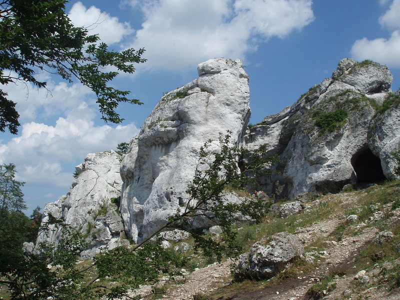 Turnia Nad Kaskadami, one of the more impressive rocks in the Mlynarzy section of Gora Zborow.