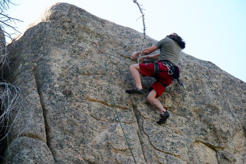 Moving through the crux on Earth Daze, 5.10c