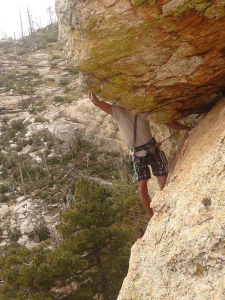 Leading "Admiral Throckmorton." Note the #2 camalott placed under the roof. This will insure that if I fall making this blind clip that I will only deck out on the rock instead of tumbling down it. Sketchy.