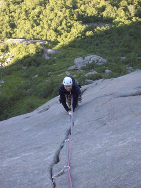 Perfect sustained crack on pitch 5 Climber Kjetil Mydland