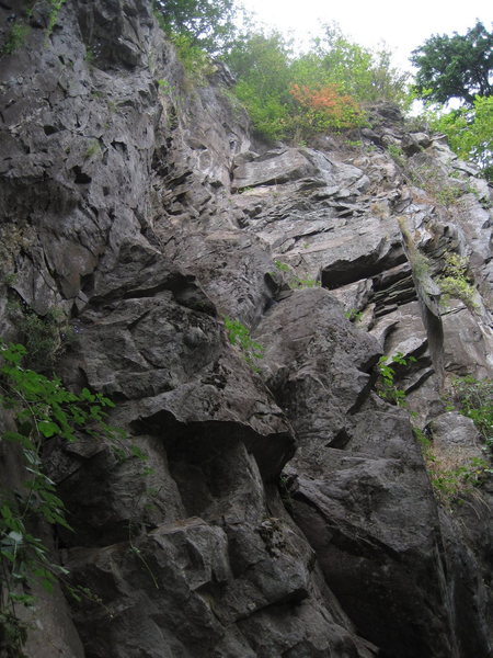 An alpine feel - up through the blocks, then the scary plates, short traverse right to some wide - don't forget your #6 like I did.