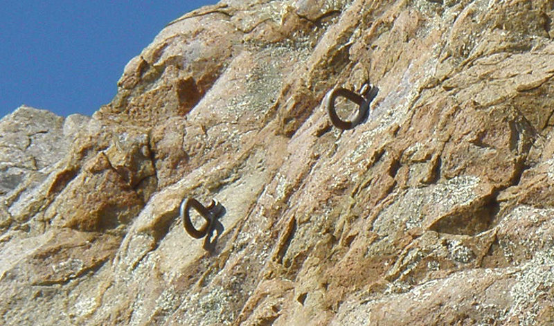 The anchor for "Olas Negras" used to consist of closed "cold shuts".