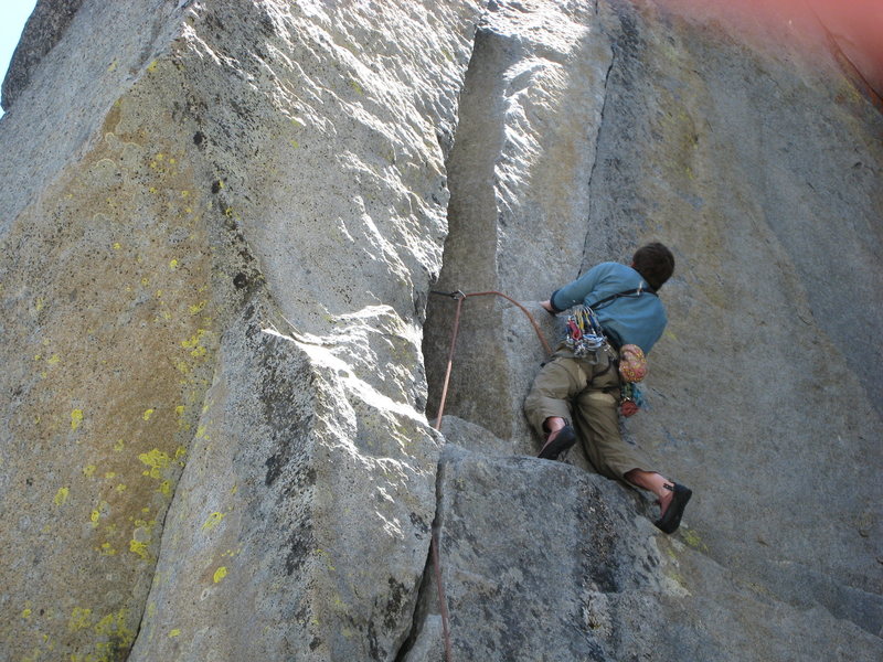 Taking the overhanging, 12a finger crack variation to finish.
