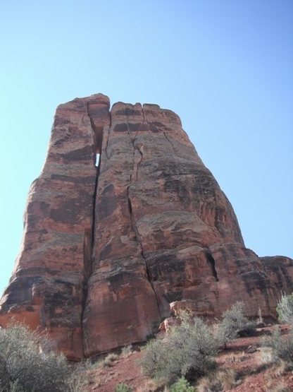 The route is obvious in this photo. It is the cracks to the right of the chimney.