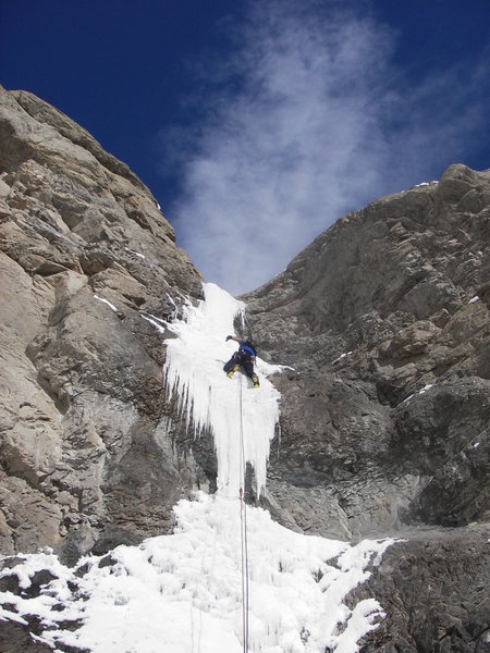 !st Pitch of Main Vein......Floating on ice what you don't see is the 40' of ice below the shot