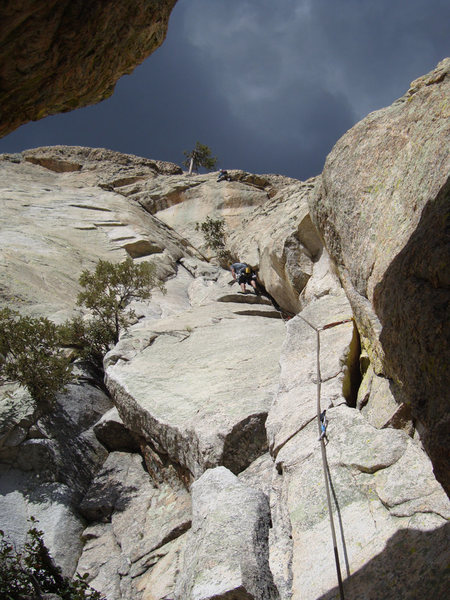 Looking up at Angel leading P3 of Black Quacker, Rappel Rock, Mount Lemmon