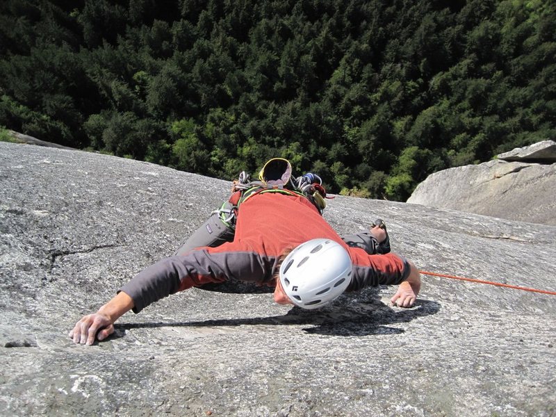 the final real pitch (8) follows an exposed dyke... aside from a move or two of 10c, it's 5.9 to 10a climbing... and well bolted.