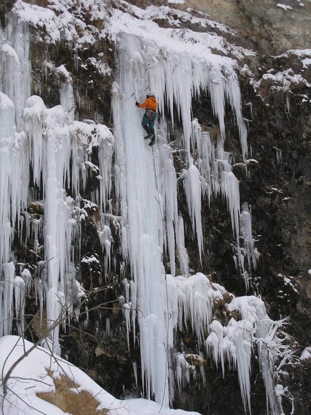 Burt L. leading "Eagle Eyes" Dennis's quarry right side, Wyalusing 12-29-10. this thing came into super shape for leading. I left a V-Thread on top.