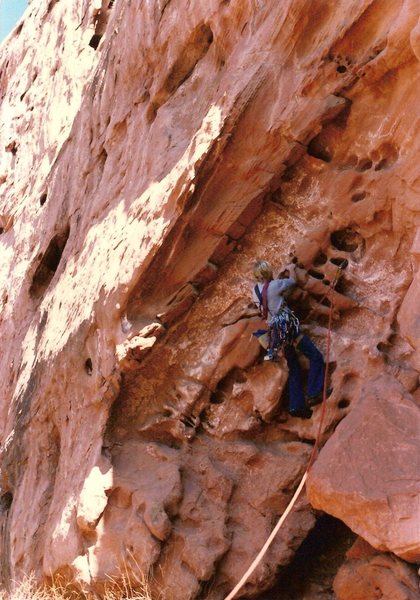 Project - Breaking the Law (5.10?) - Day 1<br>
<br>
Scotty working his way up the pockets, January 1986. That's a homemade cam in the hole, styled after the original Wild Country Friends ;-)