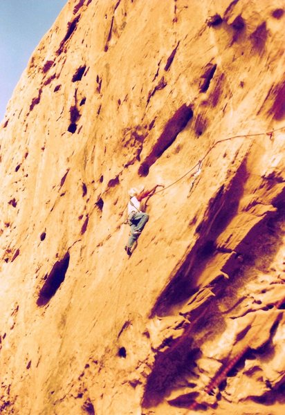 Project - Breaking the Law (5.10?) - Day 2<br>
<br>
continuing the traverse, January 1986.