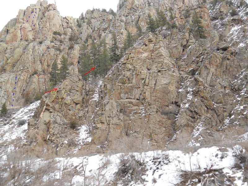 Gully of Cracks:<br>
<br>
Blue - assorted routes.<br>
Yellow - 5.9 finger crack.<br>
Red - 5.7 Pseudo Cenotaph Corner.<br>
Red arrow - approach to overhung crack.