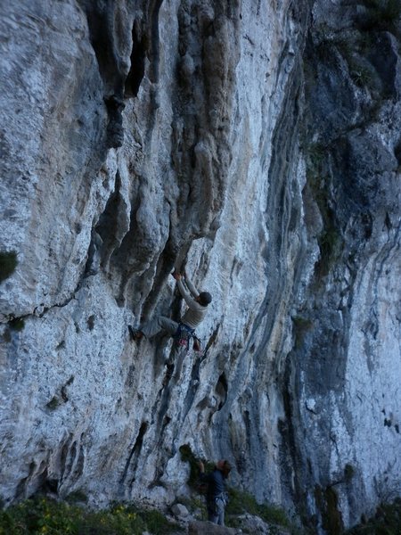 Dan Petty climbs Salt Peanuts.