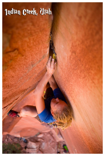 Incredible Hand Crack