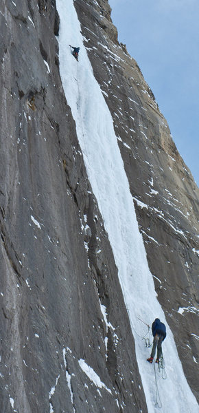 Leading Pitch 3 of Sea of Vapors. (Photo by Rafal Andronowski)