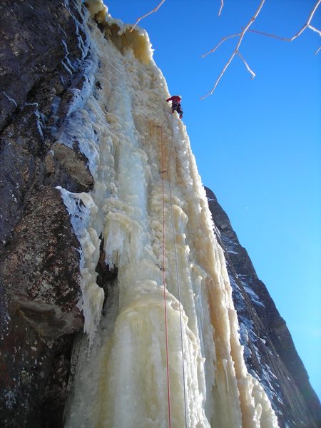 Dave Rone at about 1/2 way mark on this great steep slab of "Icebreakers". Beautiful warm sunny mid-March 2011 day. No wind and great views.