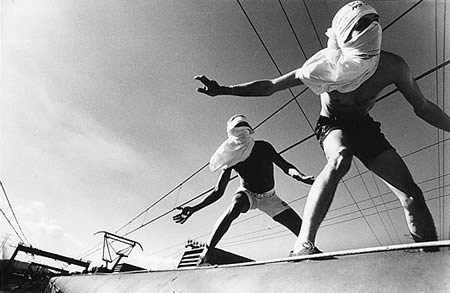 Is that Geir and Jimbo? Actually it is John H. and Matt S. getting the send train surfing started. Check out John's forearms.