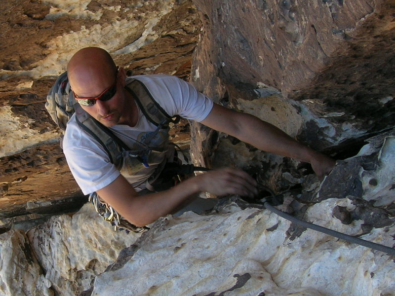 Mark finishing the 1st pitch of Stilgars. Gotta love all the flakes and convoluted edges!