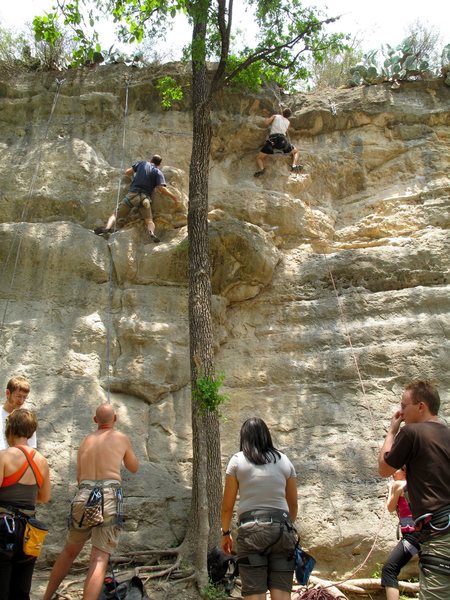 Anonymous climber in white shirt tackles Hoover Head in TR (To the left in blue is Short People)