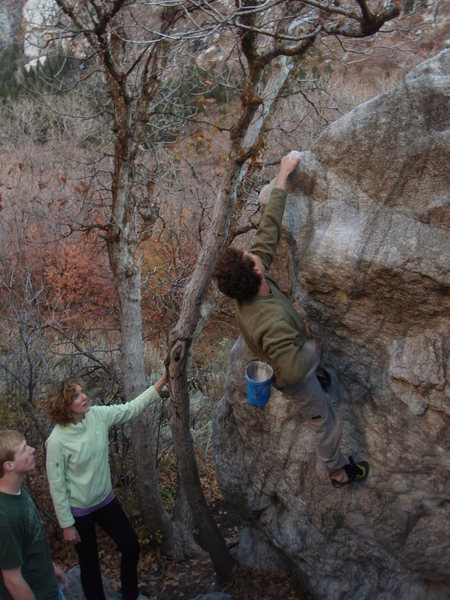 Easy Arete V0 Secret Garden<br>
<br>
November 19, 2009<br>
<br>
I think this is one of the best easy problems within all of the roadside areas in the canyon.  
