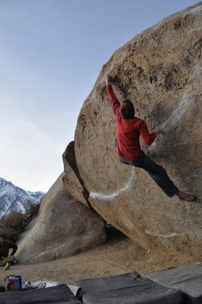 Max Krimmer on Iron Fly (V9)<br>
Buttermilks, Bishop<br>
<br>
Photo: Elizabeth Michaels