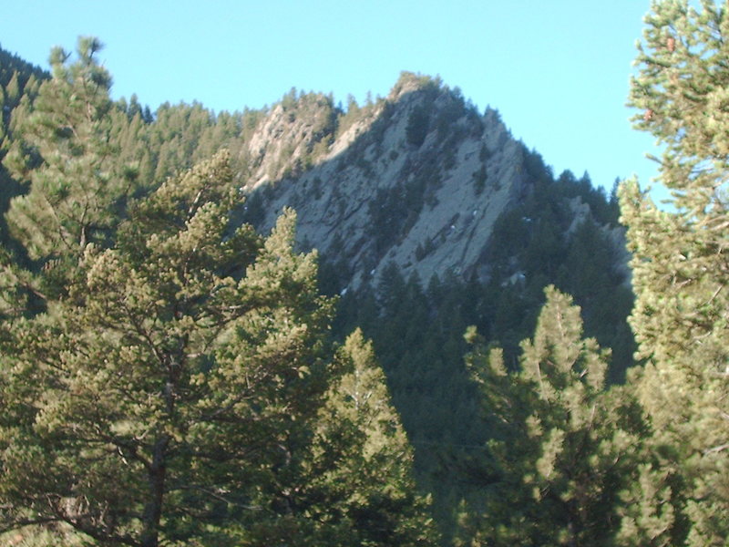 Chosspile Chimney follows the chimney systems close to the North (Right side) arete.