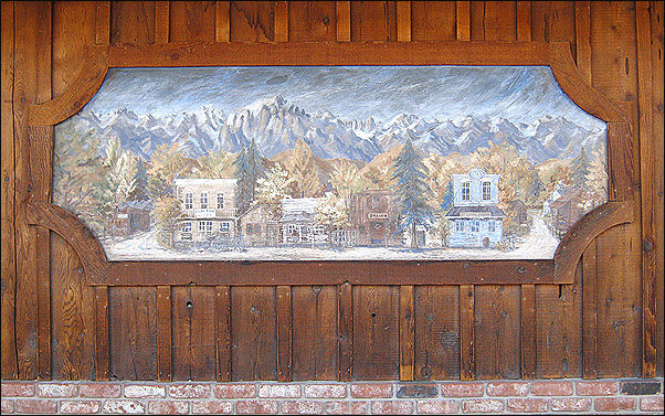 Painting on Lone Pine Drug Store.<br>
Photo by Blitzo.