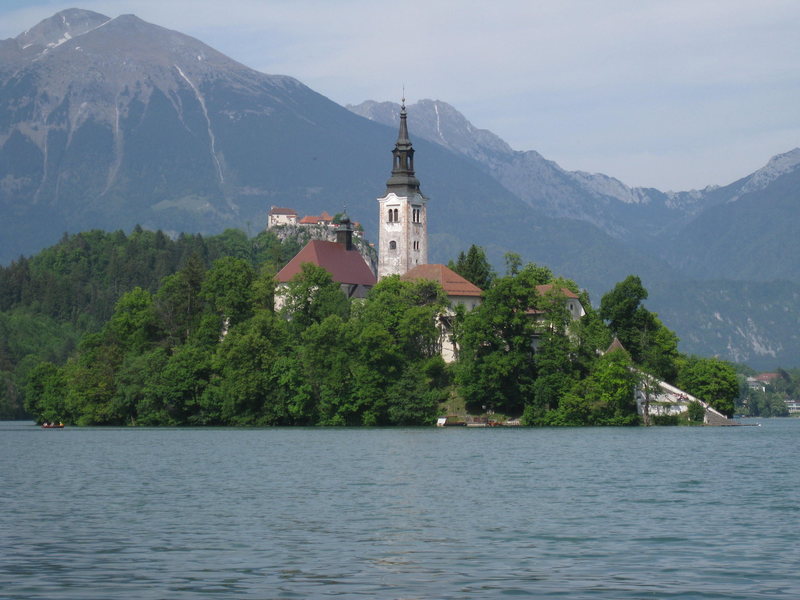 Church and castle in Bled. Running around the lake has to be one of the finest and most beautiful (and most popular) 4-milers in Europe.