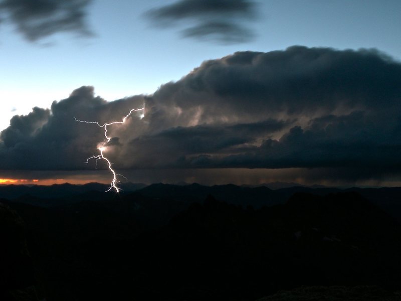 Storm to the north of Long's Peak, taken from our bivy at Chasm View.<br>
<br>
Photo: C. Weidner.