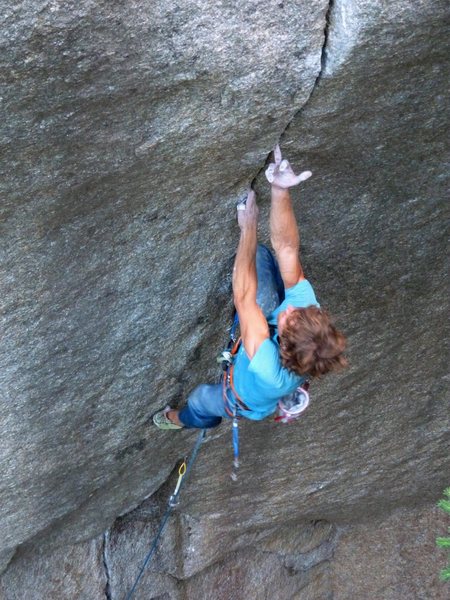 Siebe Vanhee goes for the mono move on the Cobra Crack. In case you're wondering how good it feels its kind of like sticking your finger into a pencil sharpener.