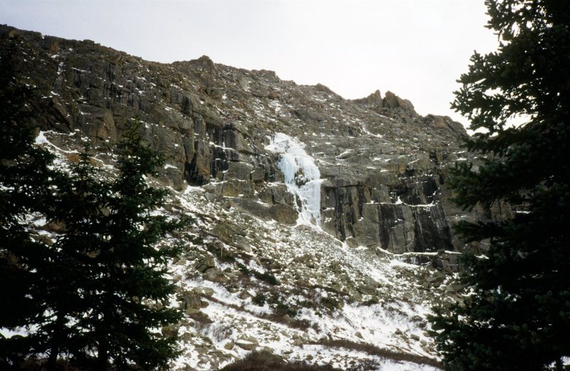The Two Thieves flow. Dismas takes the left-leaning ramp to the curtain on the left, and Gestas takes a plumb line just left of the right edge of the ice on the right.