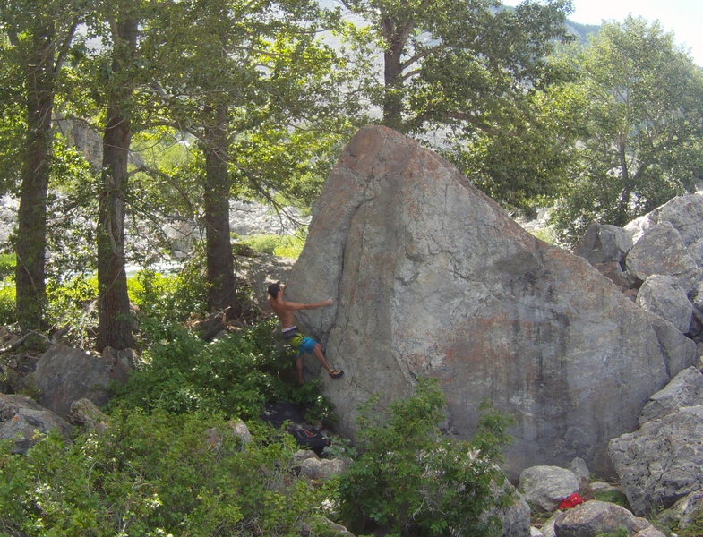 Hugging up the arete on Bear Hug (V2)