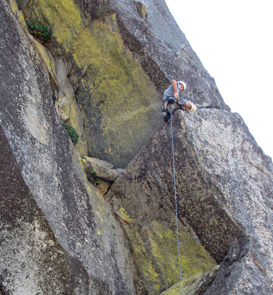 Turning the corner at the top of pitch one.<br>
<br>
This proved to be the crux of the route and was a bit more difficult than Jason makes it look in this photo.