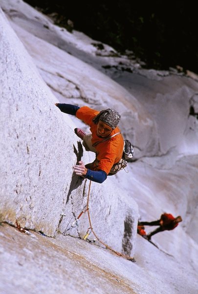 Simone on Nunca Más Mariscos, 5.12d, 800 m, on Trinidad Central.