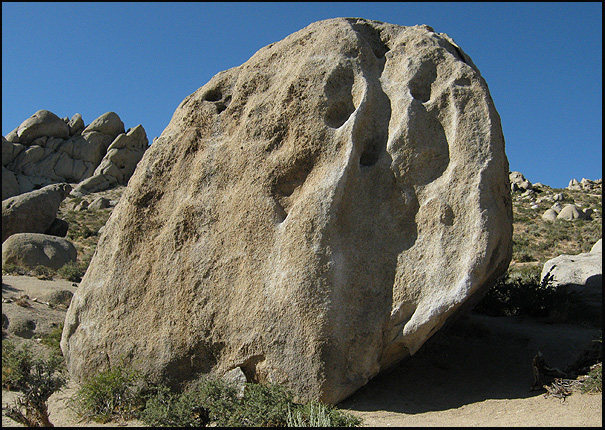 Buttermilk Stem boulder.<br>
Photo by Blitzo.