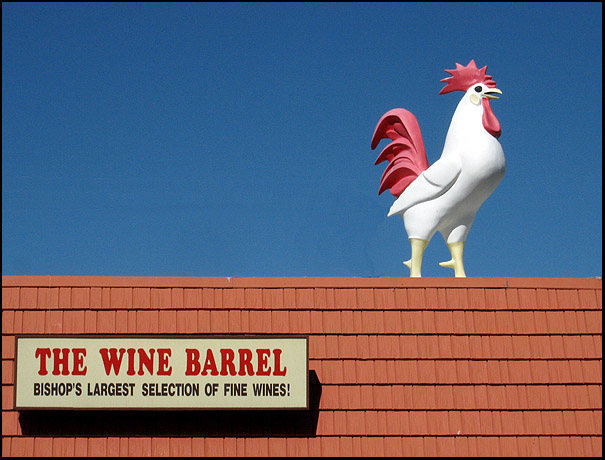 Manor Market. Best beer and wine in Bishop. Look for the big chicken.<br>
Photo by Blitzo.