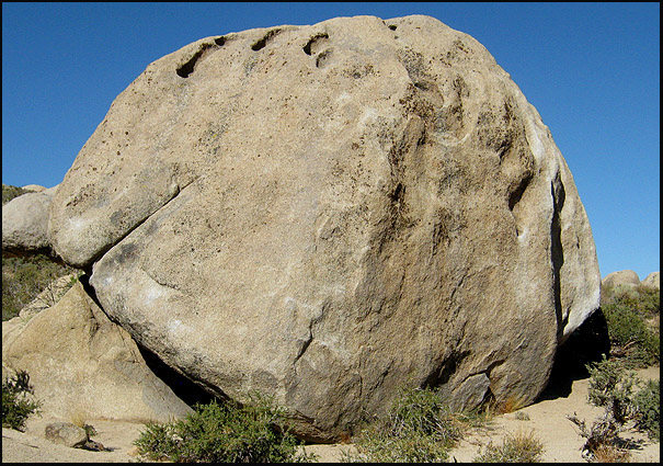 Buttermilk Stem Boulder.<br>
Photo by Blitzo.