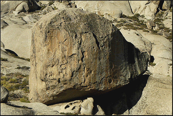 Mead Boulder.<br>
Photo by Blitzo.