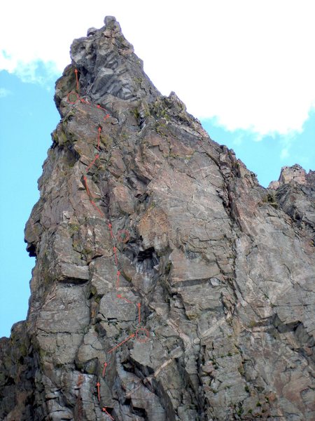 Southeast Face line. Part of the first pitch is not shown, and the last pitch is mostly hidden. Also, the crux traverse on the second pitch is mis-marked. It goes a little higher in the corner, and then traverses straight left under the quartz band before going back up.