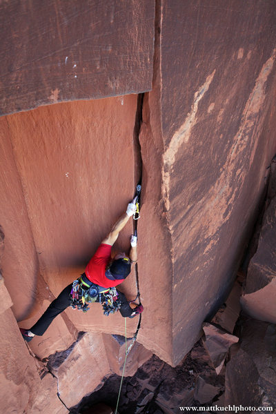 Andy Hansen places a #2 in the thin hands start to Pente. Sept 2011 www.mattkuehlphoto.com