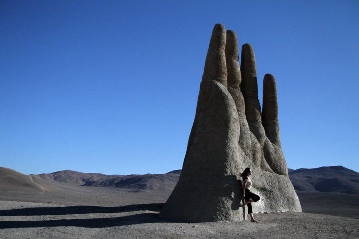 A sculpturist created this in the middle of everywhere...(self-portrait)