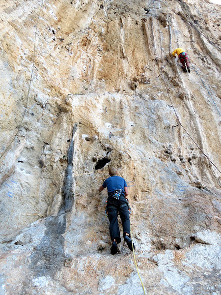 Mr. Nance, checkin' out that wicked boulder-y start. Cheat it up the left, or enter from the left and take this puppy direct for the hero start.