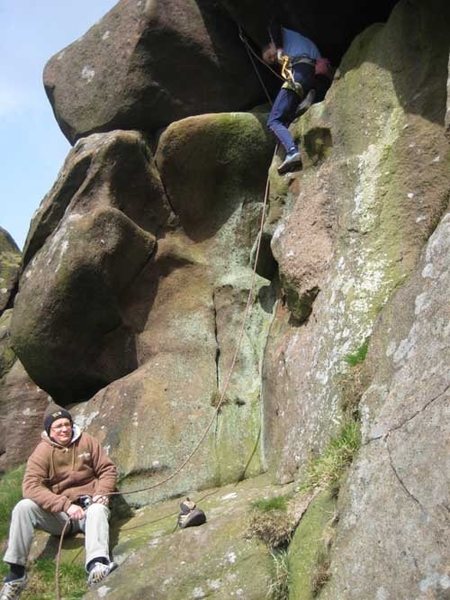 A typical Ramshaw experience - bulging rounded gritstone: Green Crack