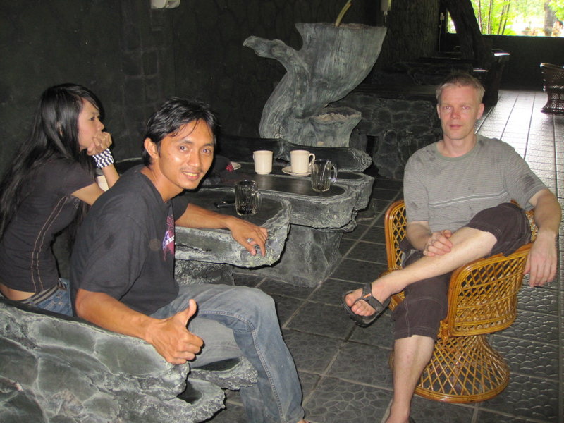 Local Noh, his Malay girlfriend Chxqo and Alex (the climber who's been bolting alot lately) chilling in the restaurant at the Zoo, entrance to Zoo Wall.