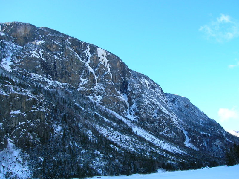 Total view on approach, La Pomme is the line on the right